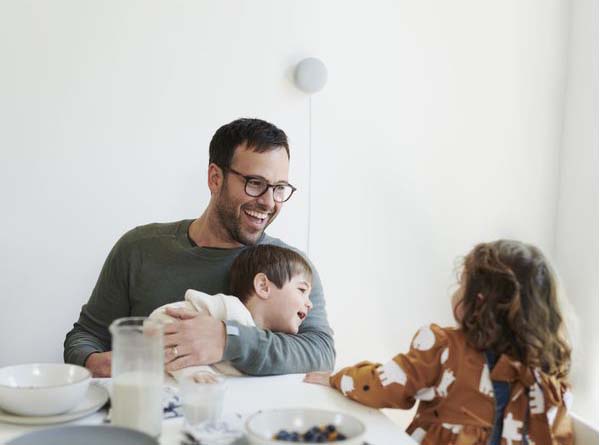 Underlätta vardagen med småbarn med Google Nest Mini.